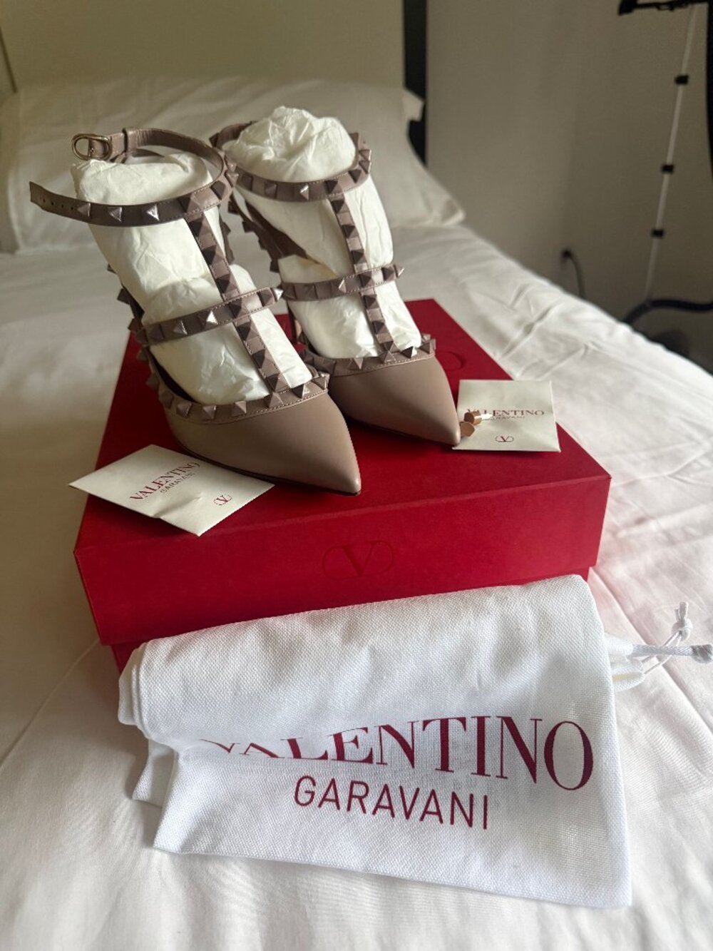 Valentino Garavani Rockstud Caged Pointed-Toe Pumps – Nude/Poudre – Full Set